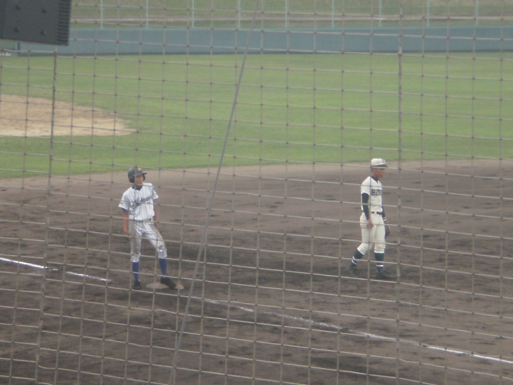 この試合、初めて武庫荘総合はランナーを3塁へ進めます