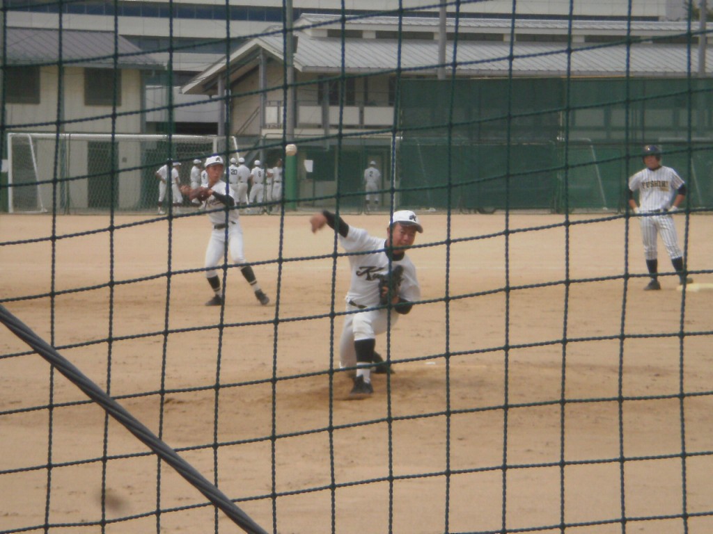 京都学園2番手の岡田投手