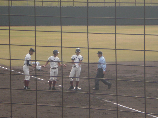 3塁打の古寺選手（右端）