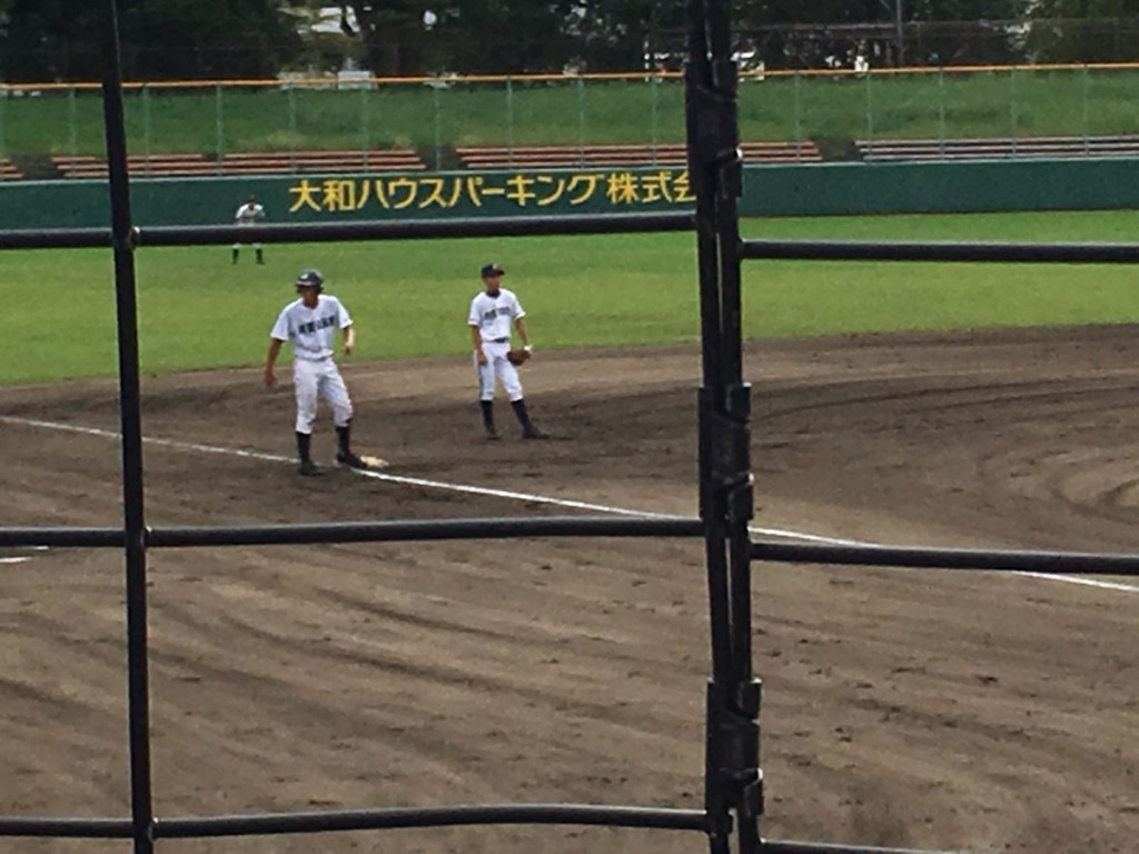 三塁へ進む松田選手